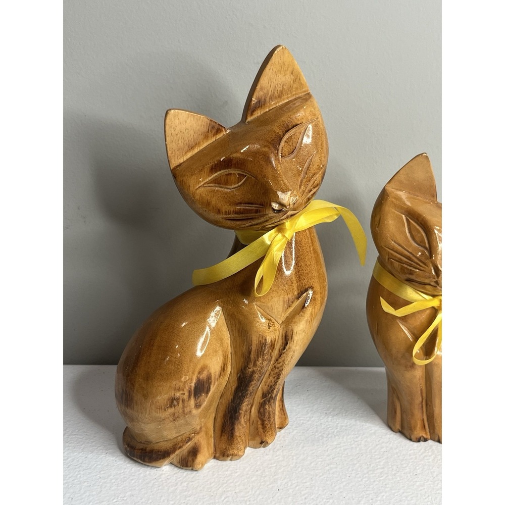Vtg Wood Hand Carved Siamese Cat Pair Lot Of 2 With Yellow Ribbon - Picture 3 of 14